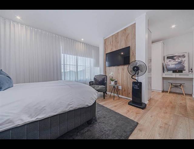 4 BEDROOM CLUSTER FOR SALE IN LYNNWOOD